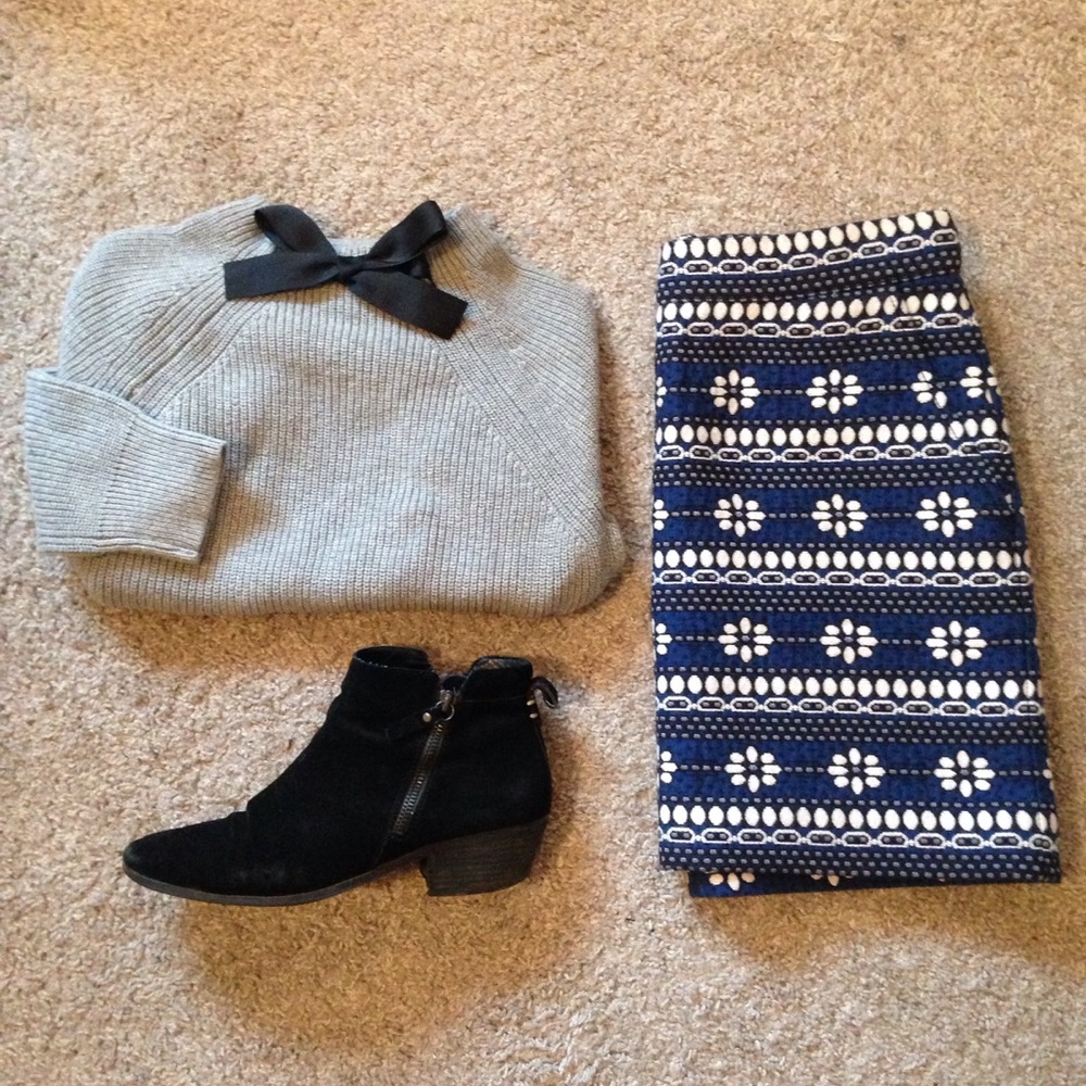 Patterned mini skirt